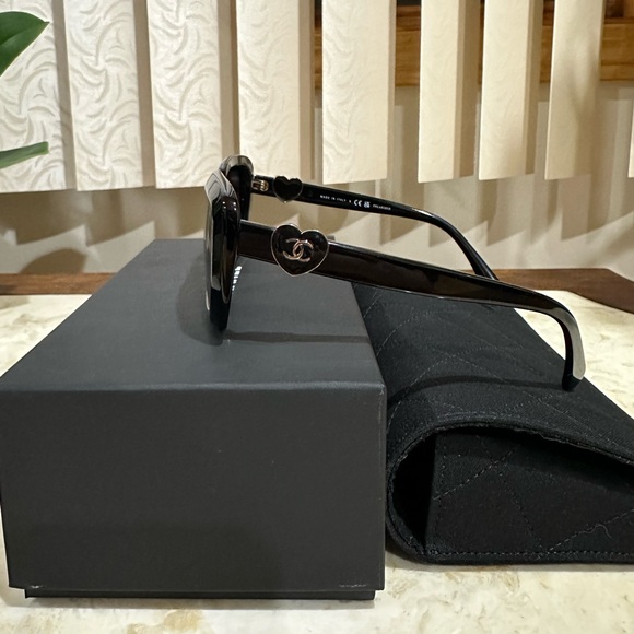 Chanel Black Rectangle Sunglasses with Heart Charm - Picture 5 of 8
